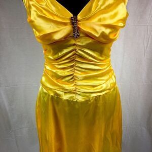 Vintage Roberta yellow size 9/10 gathered top mini formal off shoulder dress
